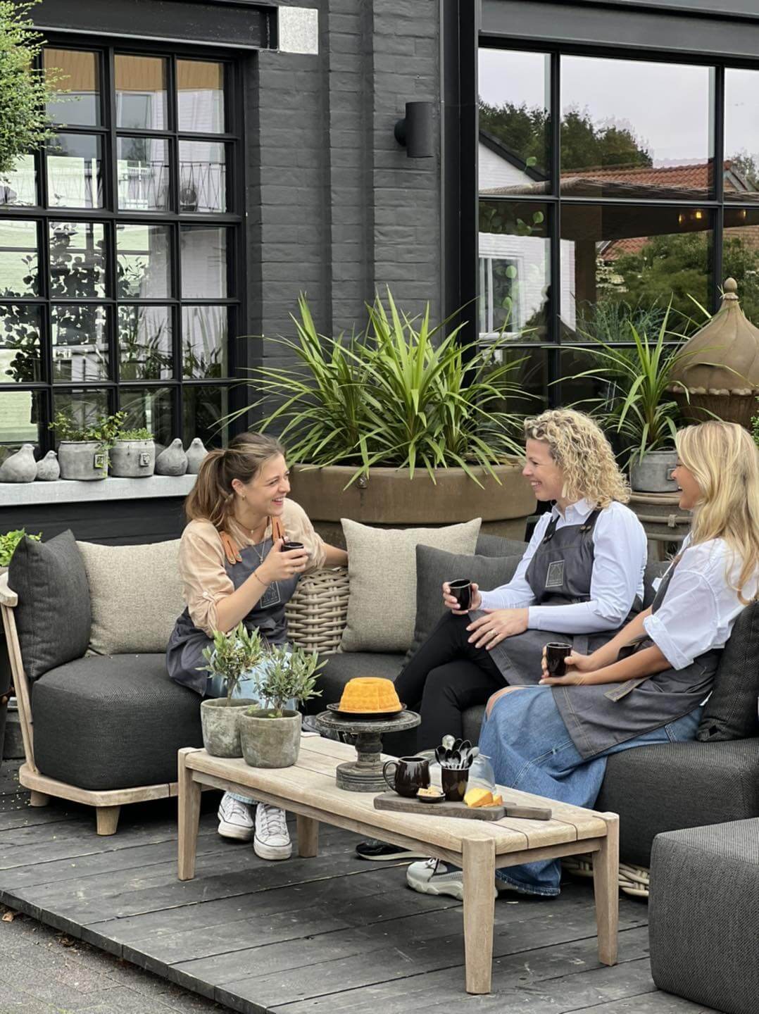 Sofa Edge verkrijgbaar bij 't Hoogehuys uit voorraad - 447973969_850325150463777_2614303341696440897_n